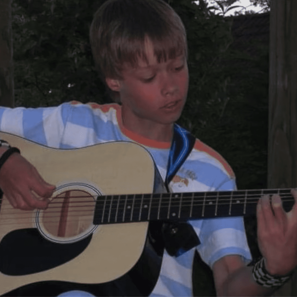 Child Guitar Player (IDeez)